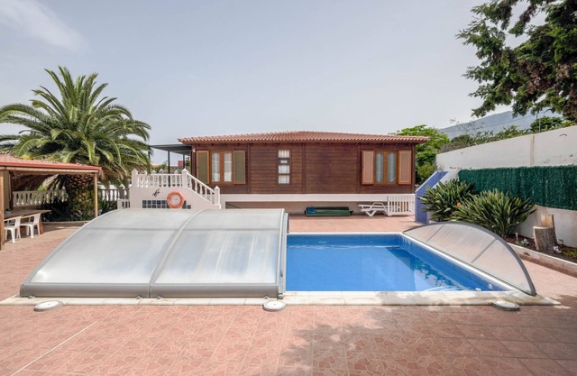 Charmante "Casa Rural" avec vue sur la mer, vue sur la montagne, Wi-Fi, jardin, terrasse et piscine.