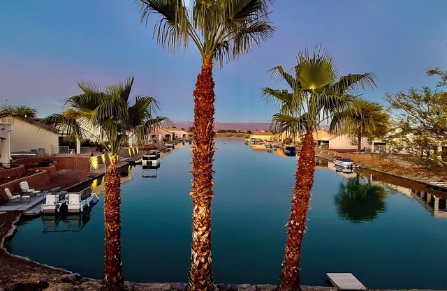 Charming Casita on a lake located near the Colorado River with private boat ramp