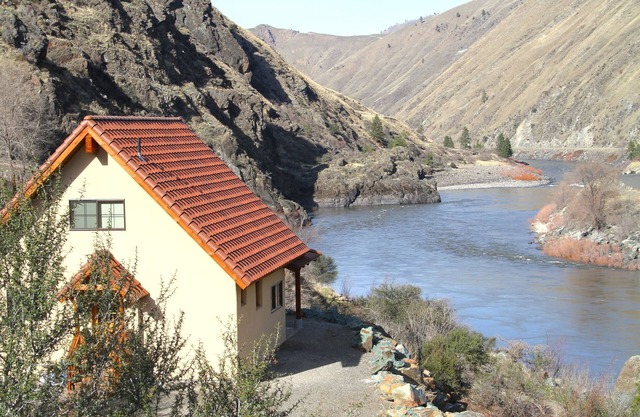Casita de charme avec vue sur la rivière spectaculaire et accès à la plage
