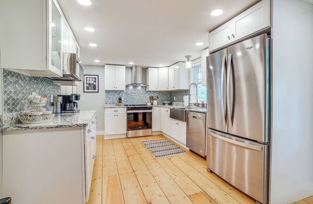 Charming Cavendish Cottage: All-Season Retreat!