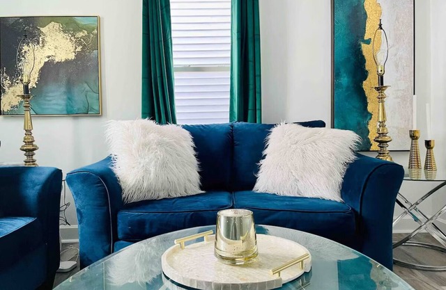 Charming & Centrally Located APT / KING BED