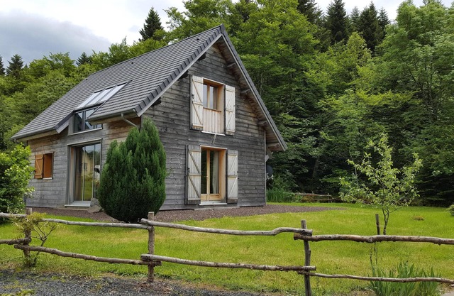Chalet de charme tout confort à 15min des pistes, 300m du lac, commerces à 5min
