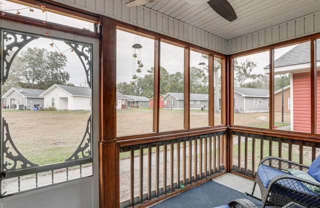 Charming Charleston Home: 7 Mi to Downtown!