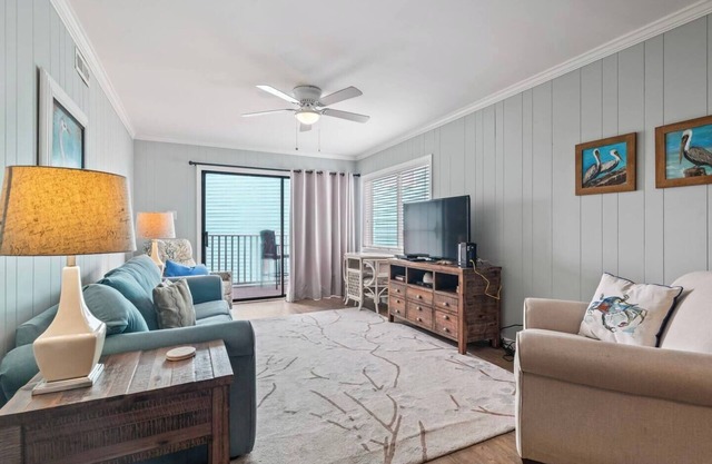 Charming Cherry Grove 2BR w/ Relaxing Pool & Stunning ocean view