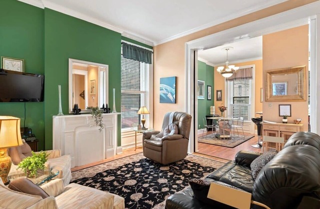Charming Churchill Downs Cottage