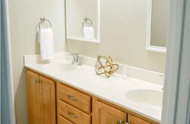 Spacious & Stylish Dual Apartments in Moss Point