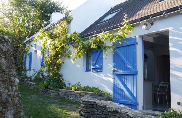 Charmante maison proche plage à Locmaria, 4 pers, jardin, cheminée, équipements complets