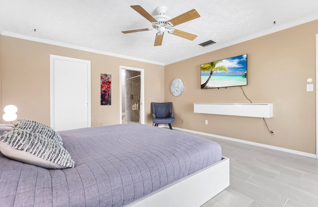Charming & Comfy ~ Clean 5★ Location & Heated Pool