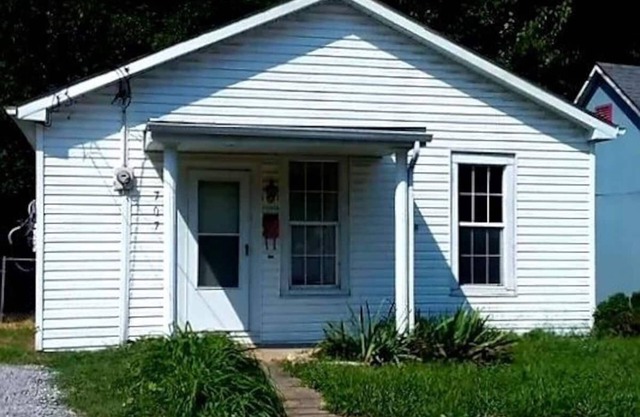 Charming, comfy home close to downtown and all colleges!