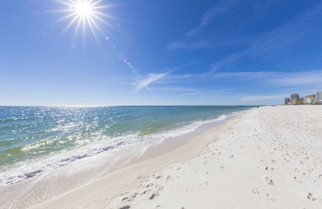 Charming Condo Steps from the Beach & Lagoon!
