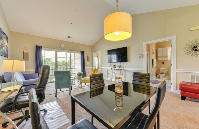 Charming Condo w/ Balcony, 1 Mi to UNC Charlotte!