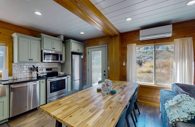 Charming container home steps from the slopes with W/D, gear storage, & mtn view