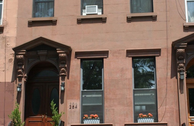 Charmant, pratique et spacieux 2BR Carroll Gardens Brownstone