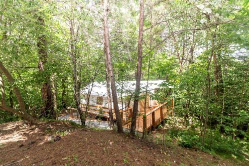 Charming Copperhill Accommodation Ideal for Glamping in Tennessee