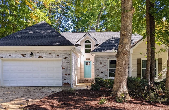 Charming Corner Cottage Retreat CLOSE to Pool, Downtown WF, Seminary, & More!