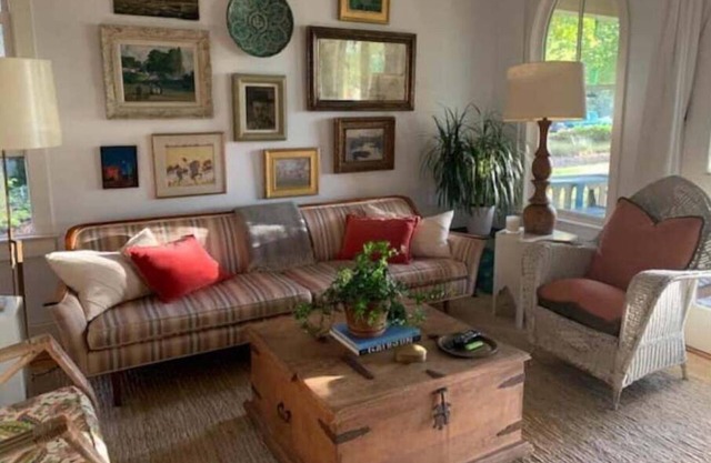 CHARMING COTTAGE, 3 AND FULL 3, KAYAK DOCK, POOL