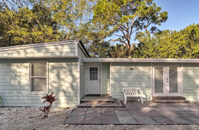 NOUVEAU! Cottage de Charme ~ 5. 5 Mi à Siesta Key Beach!
