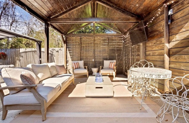 Charming Cottage! Great for Couples. No cleaning Fee :)