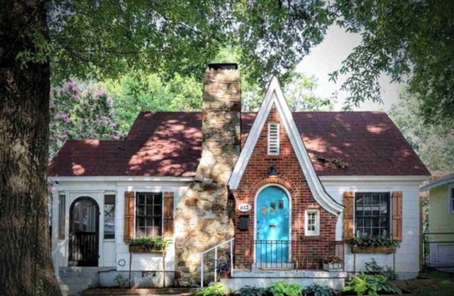 Charming cottage in desirable Cooper-Young neighborhood!