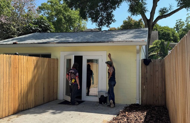 Charming cottage in fabulous Bradenton with AC, WiFi