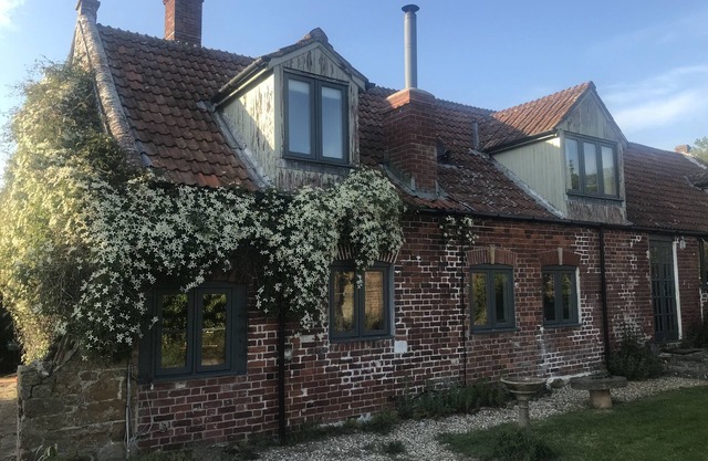 Charmante maison de campagne située dans un environnement de campagne paisible et non isolé.