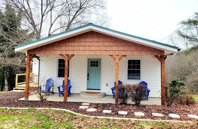 CHARMING COTTAGE LESS THAN 5 MILES TO DOWNTOWN BLUE RIDGE