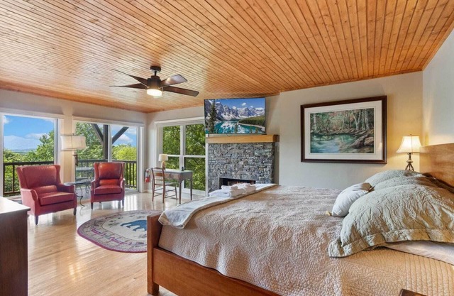 Charming Cottage near Downtown
