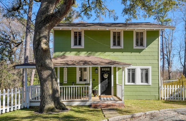 Charming Cottage near historic downtown Wilmington. 10 min to Wrightsville Beach