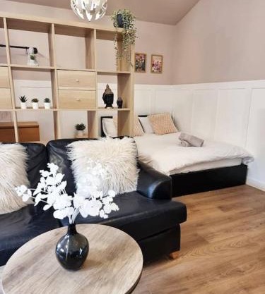 Charming Cottage Next to John Radcliffe Hospital with Free Parking