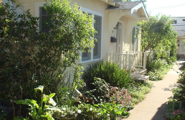 Charming cottage off Montana Best location