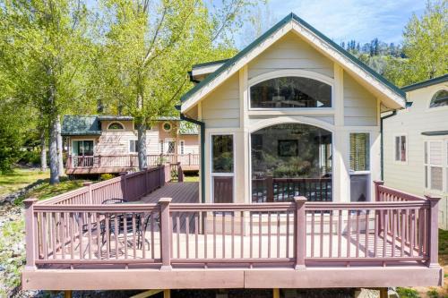 Charming Cottage Rental with Fabulous Views of the Trinity River in Northern California