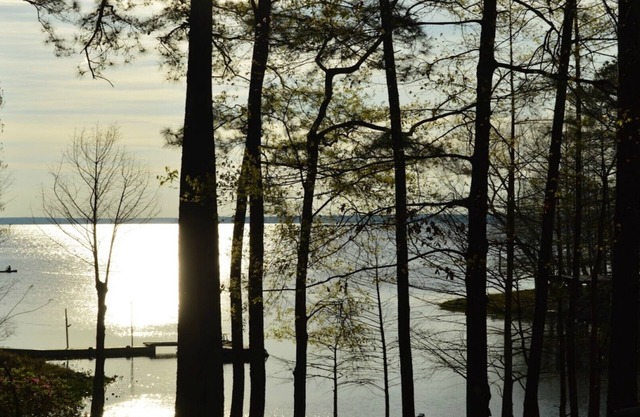 Cottage de charme blotti dans Main Lake Cove avec emplacement parfait et des vues
