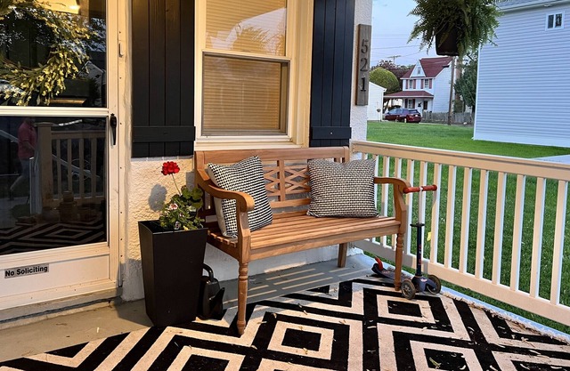 Charming Cottage, Perfect location just a few blocks from the Promenade