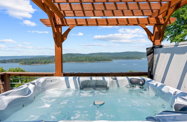 Blue Moon Cottage has Gorgeous Lake Views! Dog Friendly! 12 Private Acres! Hot Tub!