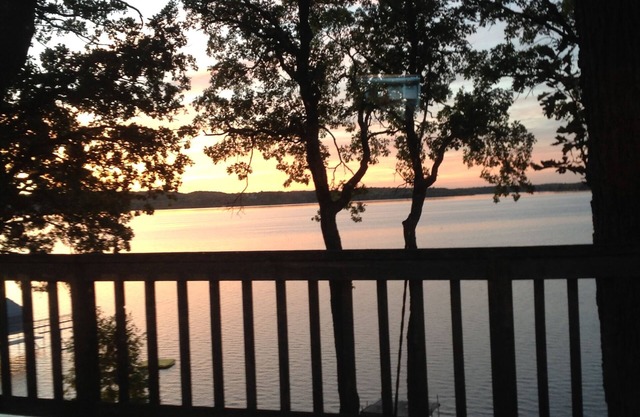 Charming cottage with vast views on Pelican Lake