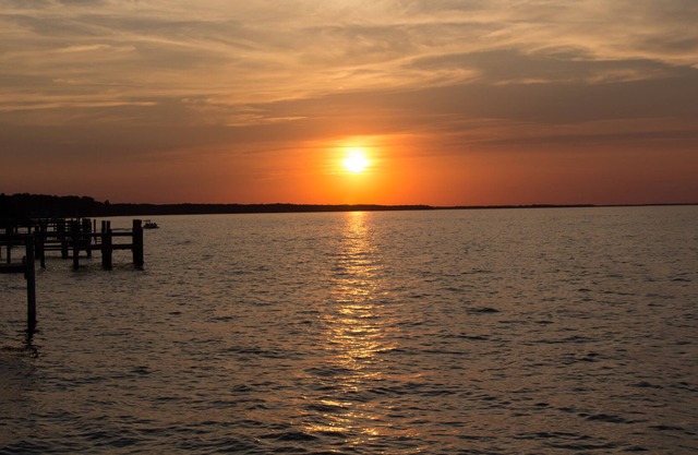 Charming Cottage w/ Water Views, Dock, Amazing Sunrise & Sunsets