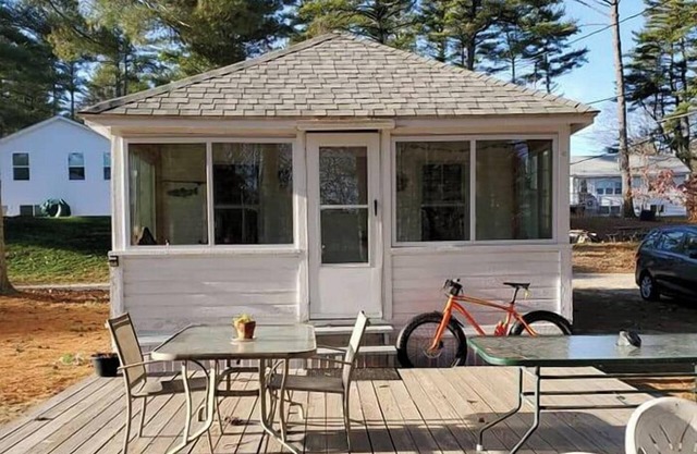 Charming Cottage w/ Water Access on Crescent Lake - Perfect Couple’s Getaway!