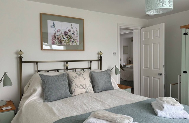 Charming Country Cottage with Lovely Private Rural Views