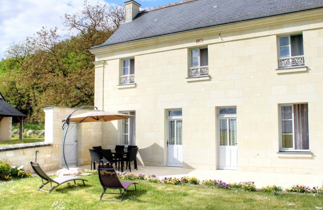 Maison de vacances de charme au cœur du Val de Loire, proche châteaux, jardin, tout équipée, Wi-Fi.