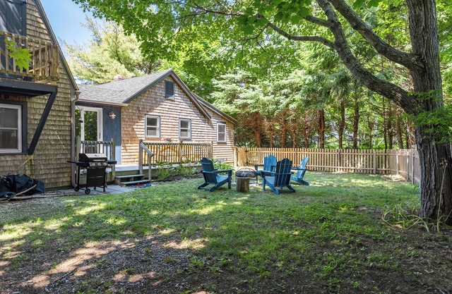 Charming Cozy 2-bedroom Cottage 10 Minutes to Acadia & Bar Harbor with WiFi