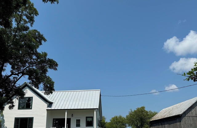 Charming, Cozy Farmhouse! Newly renovated with plenty of sleeping space.