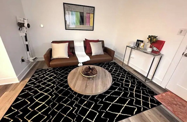 Charming Cozy Suite in Berwyn/ Riverside