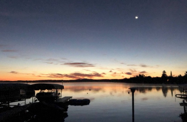 Charming & Cozy Torch Lake Waterfront Cottage