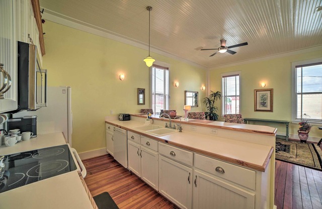 NEW! Charming DeFuniak Apartment in Historic Dtwn!