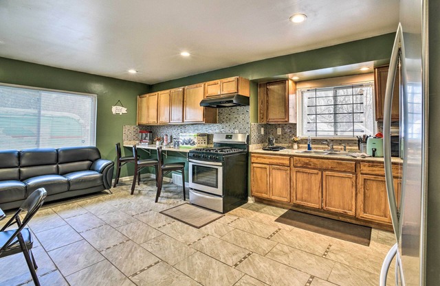NEW! Charming Detroit Escape - 14 Mi to Downtown!