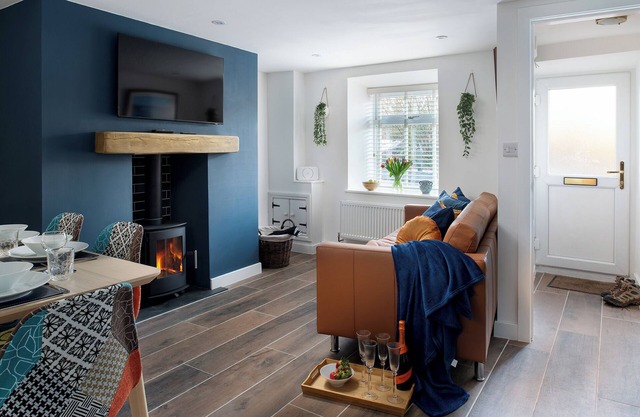 Charming dog friendly cottage with cosy log burner