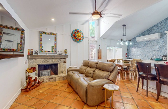 Charming dog-friendly townhome with 3 pools, gas grill, AC, & washer/dryer