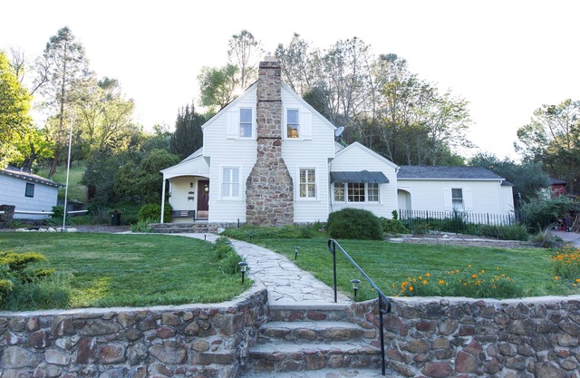 Cornerstone Cottage - Blocks loin de la Mid State Fair !!