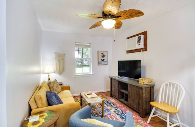 Charming Dtwn Retreat: 1 Mi to Ocean Springs Beach