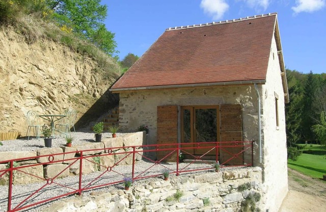 Charmante Maison "Duplex" avec Piscine Chauffée, Sauna et Jardin dans un Domaine de 15 ha